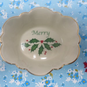 Lenox American by Design Holiday Oval Fluted Dish - Merry, 4.75&quot;  Holly, Berries, Gold Trim