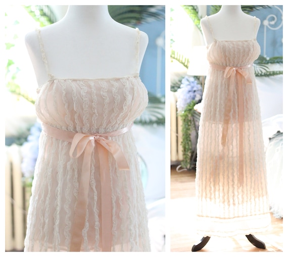 1970s peach empire waist peignoir set / nude beig… - image 2