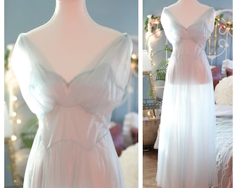 1960s Vanity Fair sky blue princess nightgown / sweetheart lingerie dress long maxi sweeping layered gown nightdress negligee nightie slip