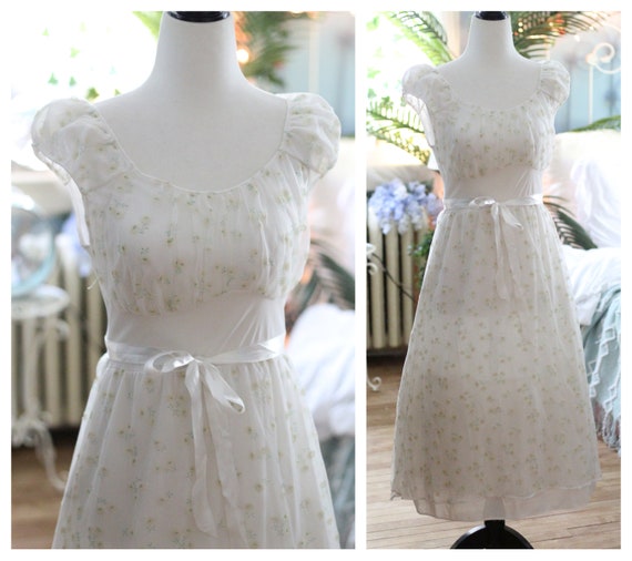 1960s cap sleeve daisy nightgown / empire waist ba