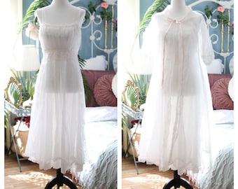 Conjunto de peignoir blanco y rosa de Amourelle de los años 50 / camisón de corte imperio, babydoll, bata de lencería con mangas abullonadas y fruncido