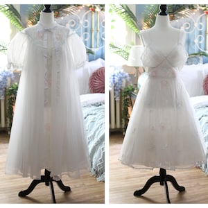 1950s fluffy white pastel babydoll peignoir set / nightgown robe cover up negligee dress lingerie gown Old Hollywood glam nightie floral