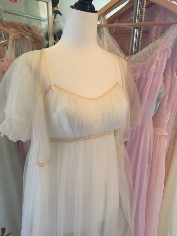 Vintage 1950s 1960s vanity fair white bridal peign