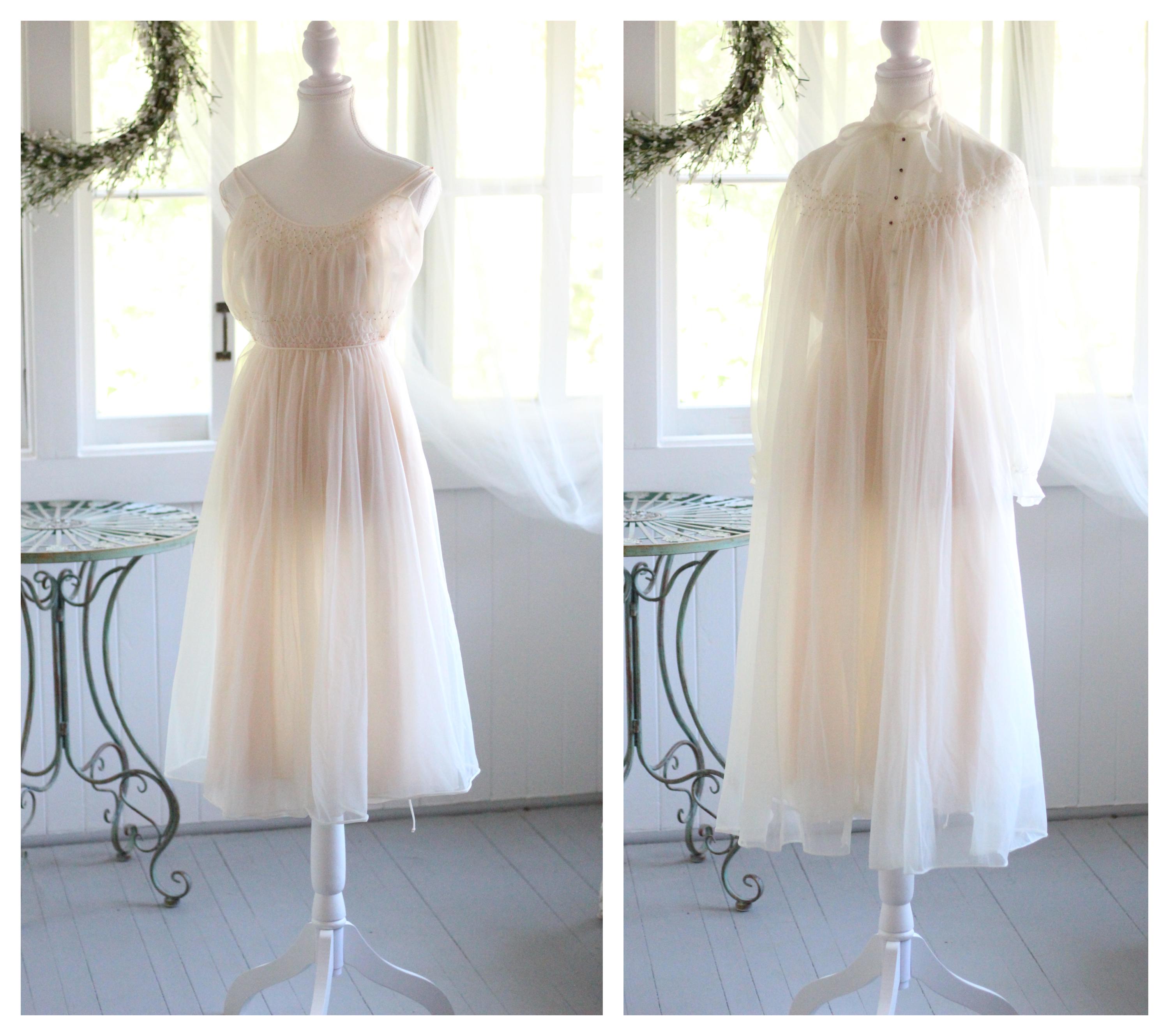 1973 Vintage Couture Motif B32 1.3cm Robe Peignoir Slips & Haut (1941