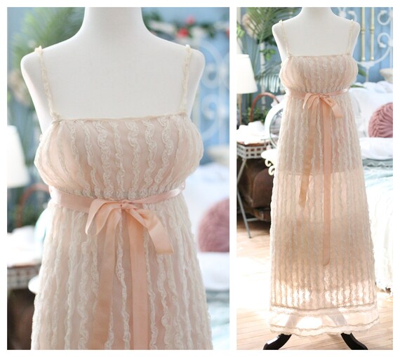 1970s peach empire waist peignoir set / nude beig… - image 10