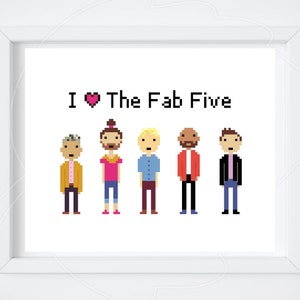 Könnte beinhalten: Ein Pixel-Art-Druck mit dem Text "I ♥ The Fab Five" und fünf Pixel-Art-Charakteren. Die Charaktere sind alle Männer mit verschiedenen Frisuren und Kleidung.