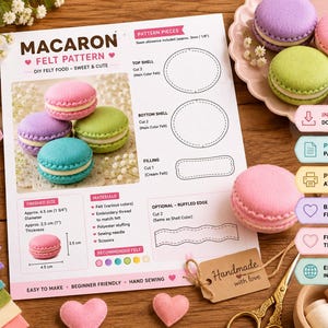 Puede incluir: Un patrón de fieltro para macarons con instrucciones para crear comida de fieltro. La página incluye diagramas para las conchas, el relleno y un borde con volantes, con medidas finales de 4,5 cm de diámetro y 2,5 cm de grosor.