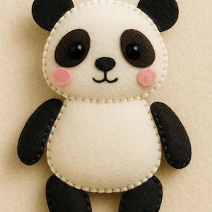 Puede incluir: Un peluche de oso panda hecho a mano. El panda tiene un cuerpo blanco, brazos, piernas y orejas negros y parches oculares marrones. Presenta mejillas rosadas y está cosido con hilo color crema.