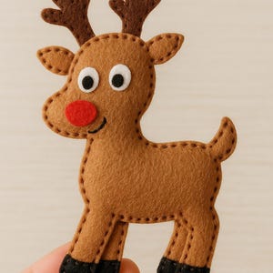 DIY Christmas Felt Reindeer Tutorial pdf pattern + tutorial