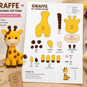 Könnte beinhalten: Ein Filznäh-Schnittmuster für eine Giraffe, bestehend aus einem fertigen gelb-braunen Giraffen-Plüschtier, einem gedruckten Anleitungsblatt mit beschrifteten Schnittteilen und Text, darunter GIRAFFE FELT SEWING PATTERN und FINISHED SIZE 10.5 cm.
