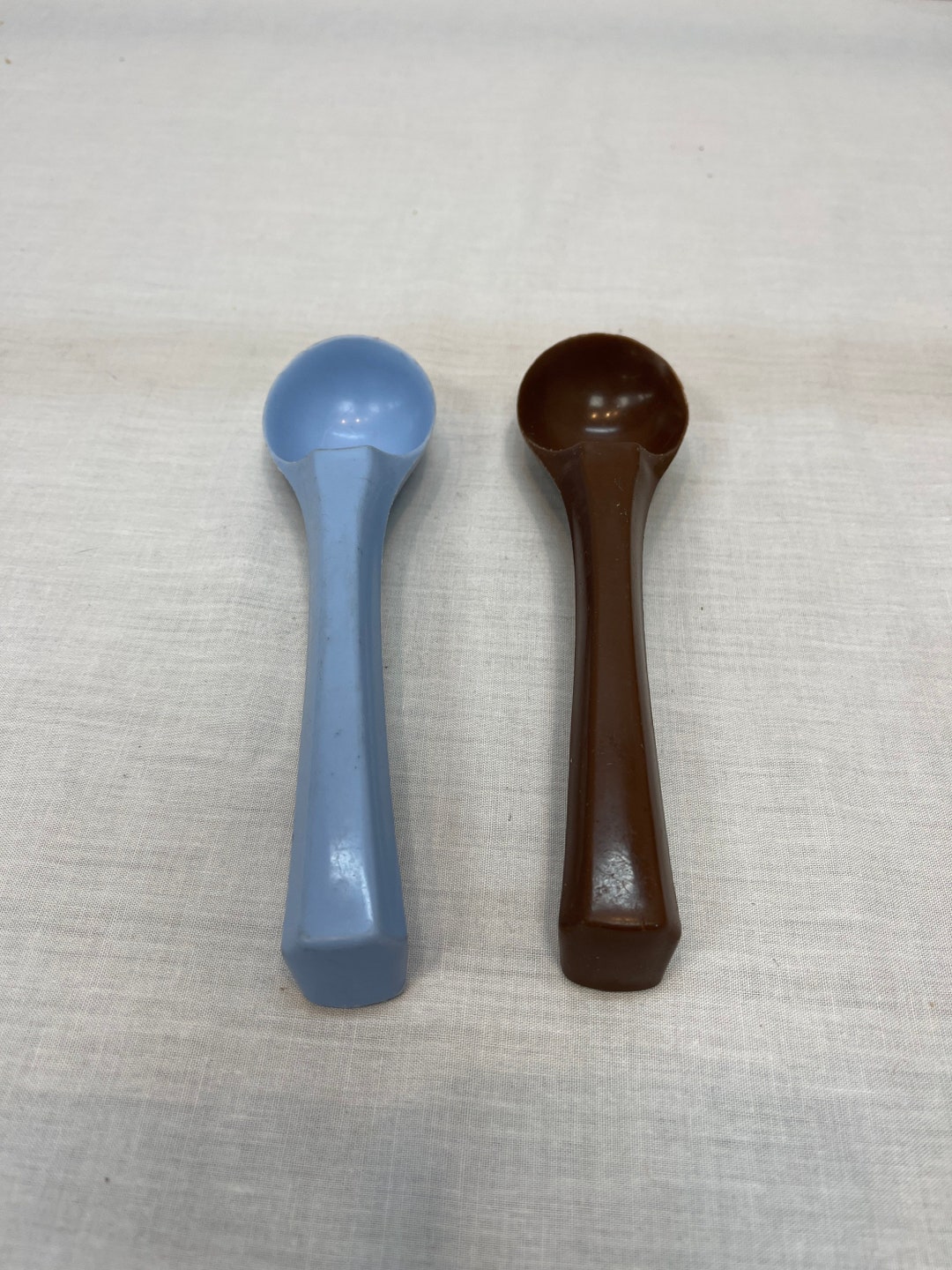 Vintage Rubbermaid Ice Cream Scoop, Rubbermaid 1910, MCM Kitchen, Brown