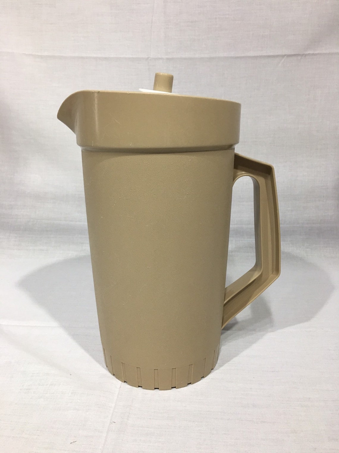 Vintage Tupperware 1/2 Gallon Pitcher Jug 2 Quarts Tan Etsy