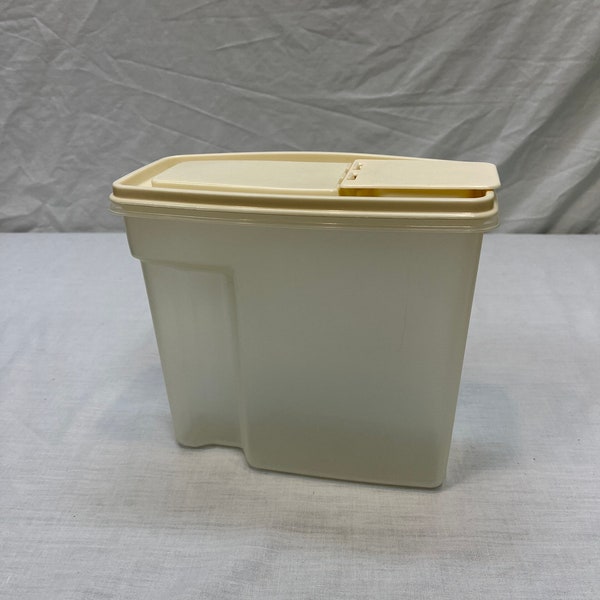 Vintage Rubbermaid cereal storage container, off white light storage container with pour lid.