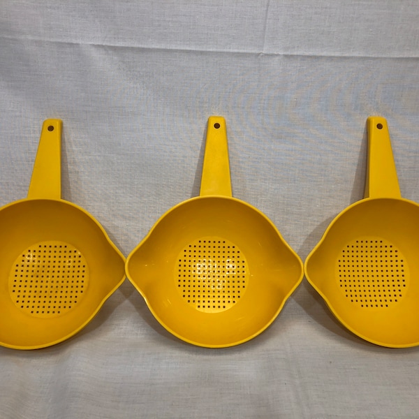 Vintage Tupperware Strainer, colander, 1 quart