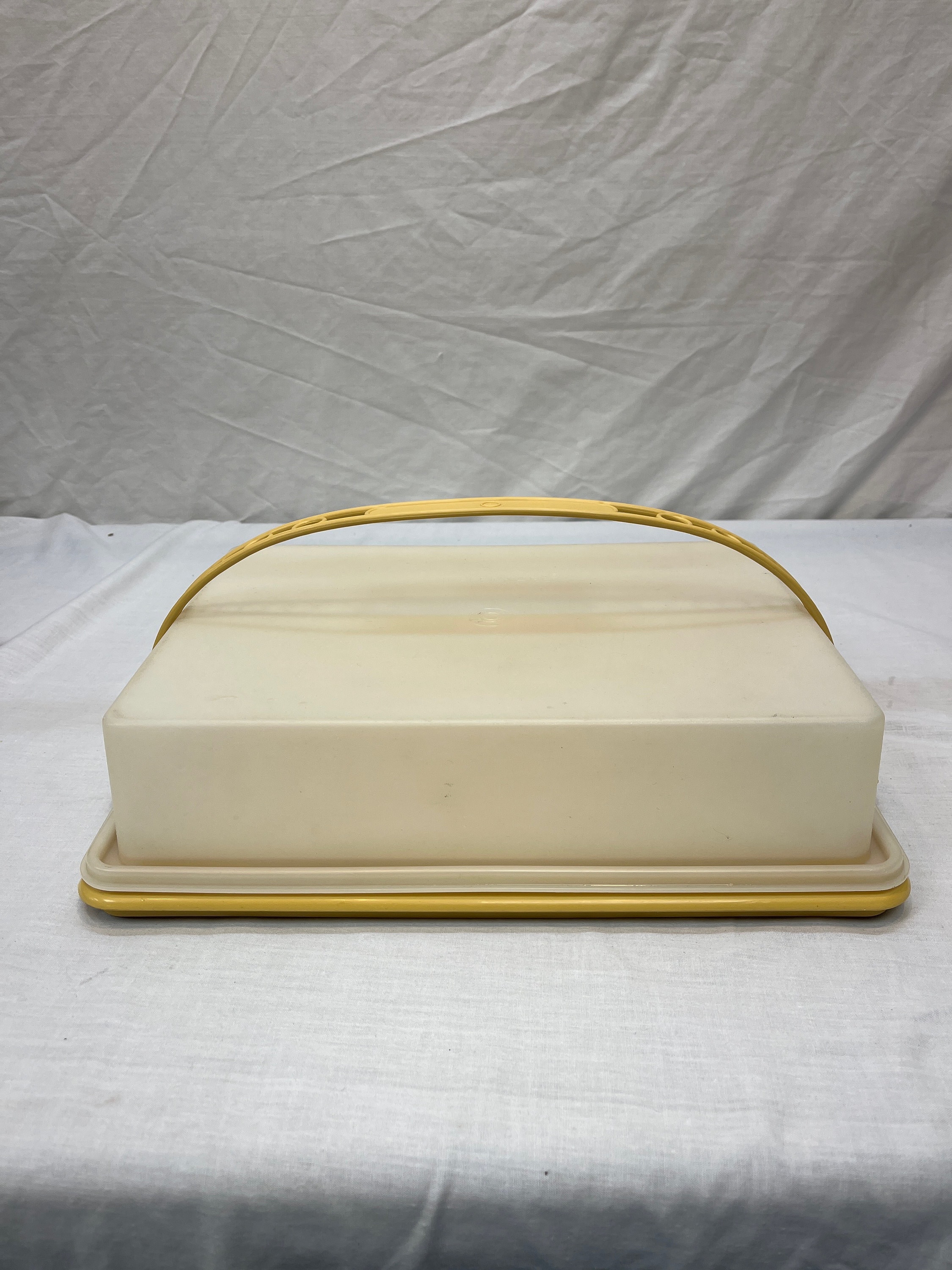 Tupperware, Kitchen, Vintage 99x3 Tupperware Rectangular Sheet Cake  Carrier 622 Harvest Gold