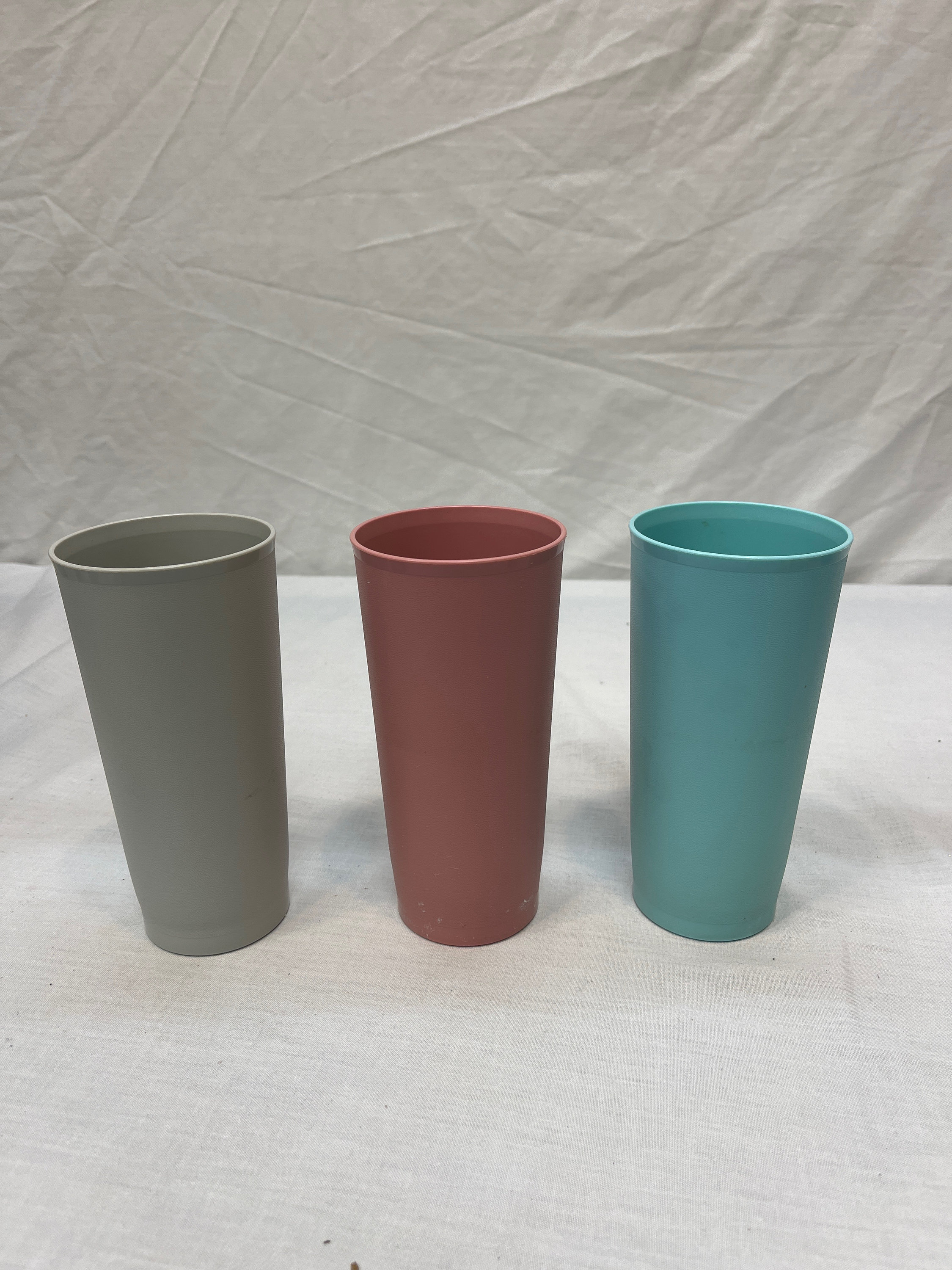 LOT OF 5 VINTAGE TUPPERWARE TUMBLERS 873-16 & 1348-19 Assorted Colors