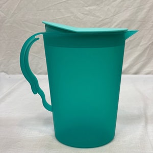 Tupperware 2 quart pitcher, 1/2 gallon, two quart, Tupperware