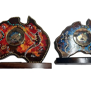 2er Set Australische Karte Tischuhr - Dekoriert mit Kunst der australischen Aborigines - Souvenir, Housewarming, Weihnachten, Geburtstagsgeschenk