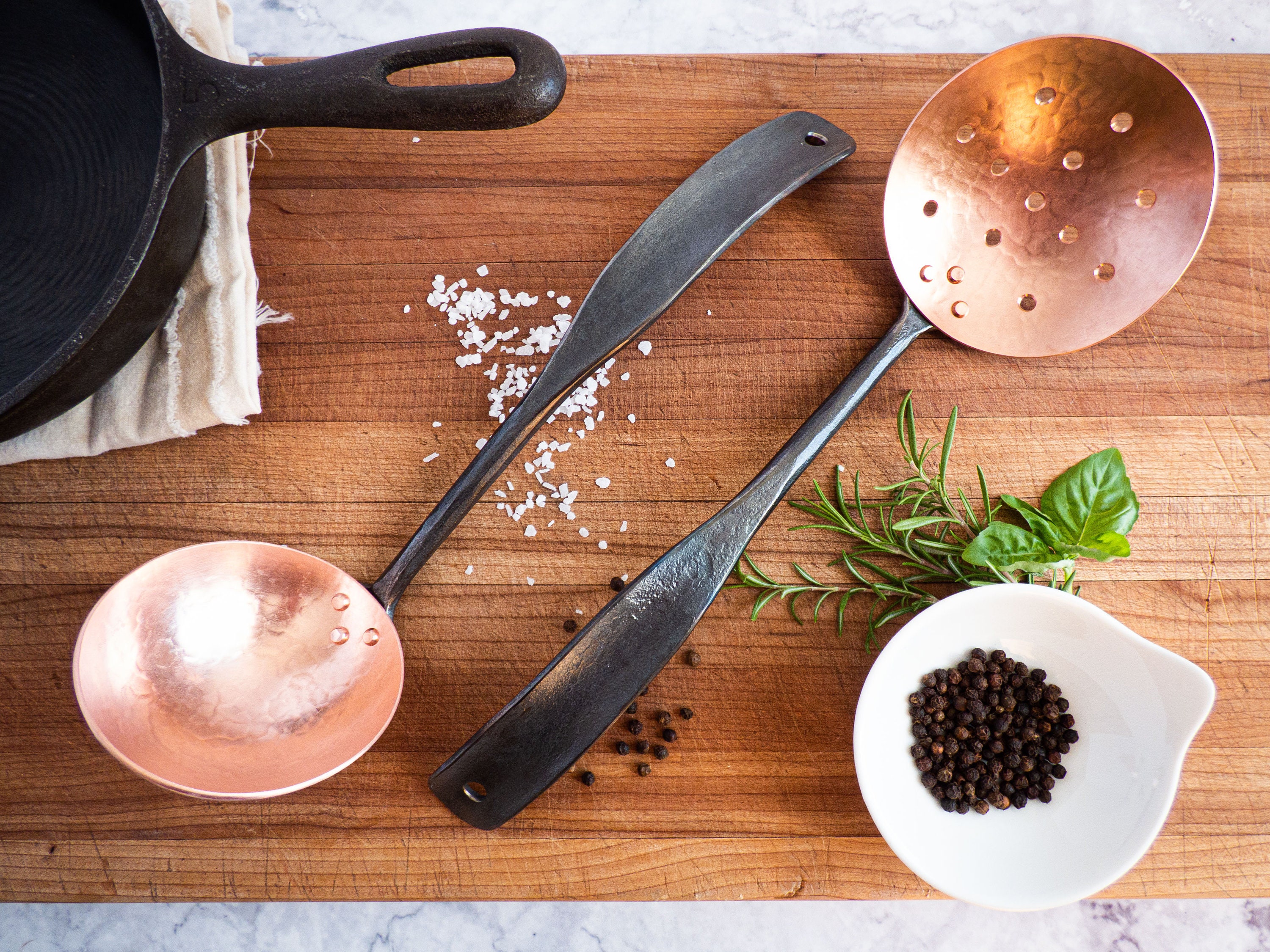 Hand Forged Black Stainless Steel and Copper Spatula Pot Rack Carbon Steel  Skillet Cast Iron Skillet 