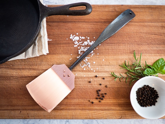 Hand Forged Black Stainless Steel and Copper Spatula Pot Rack Carbon Steel  Skillet Cast Iron Skillet 