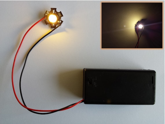 Warmweiße LED-Lampen Starkes Licht Betrieb 2 AA-Batterien, Beleuchtung für Bauprojekte, Beleuchtung für Nachtlampen, Batteriefach, Schalter