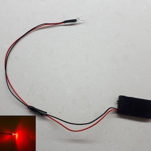 Piccolo LED rosso Funzionamento a batteria CR2032, Scatola batteria, Illuminazione rossa, Feste luminose, Costruzione di progetti luminosi, Diodo LED rosso, LED rosso per giochi