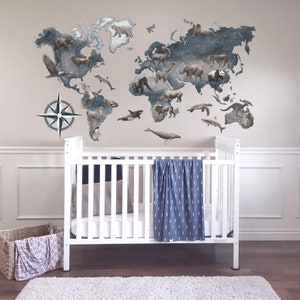 Wandtattoo Weltkarte mit Tieren, für ein Kinderzimmer für einen Jungen. Kaufen Sie das Achieve Set!