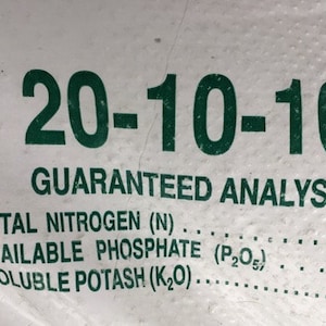 20-10-10 Pellet Fertilizer a great lawn starter fertilizer & nitrogen lovers like corn