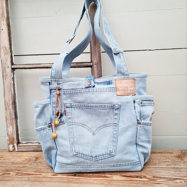 sac en jean levis, sac en denim recyclé, sac à bandoulière en denim recyclé, sac à main en denim,