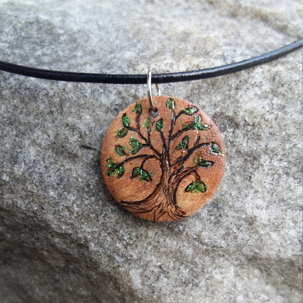 Tree of life 2.5 cm shiny sparkling green leaves wooden pendant necklace