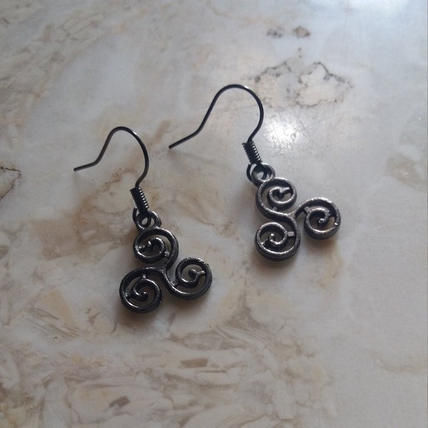 Gun metal Triskel earrings