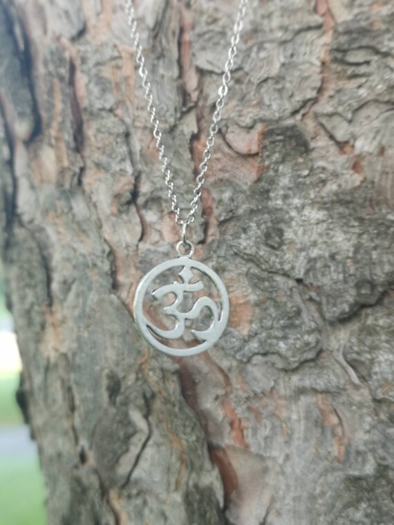 Collier choker OM avec chaîne en acier inoxydable argenté