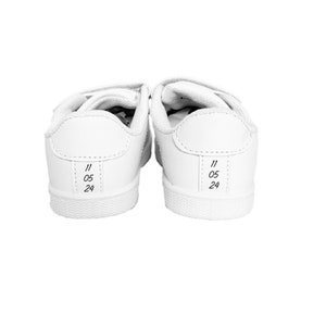 Sneakers Scratch unisexe personnalisées enfants cuir ou simili cuir pour Mariage Papa et maman se marient, Peintes à la main en France image 2