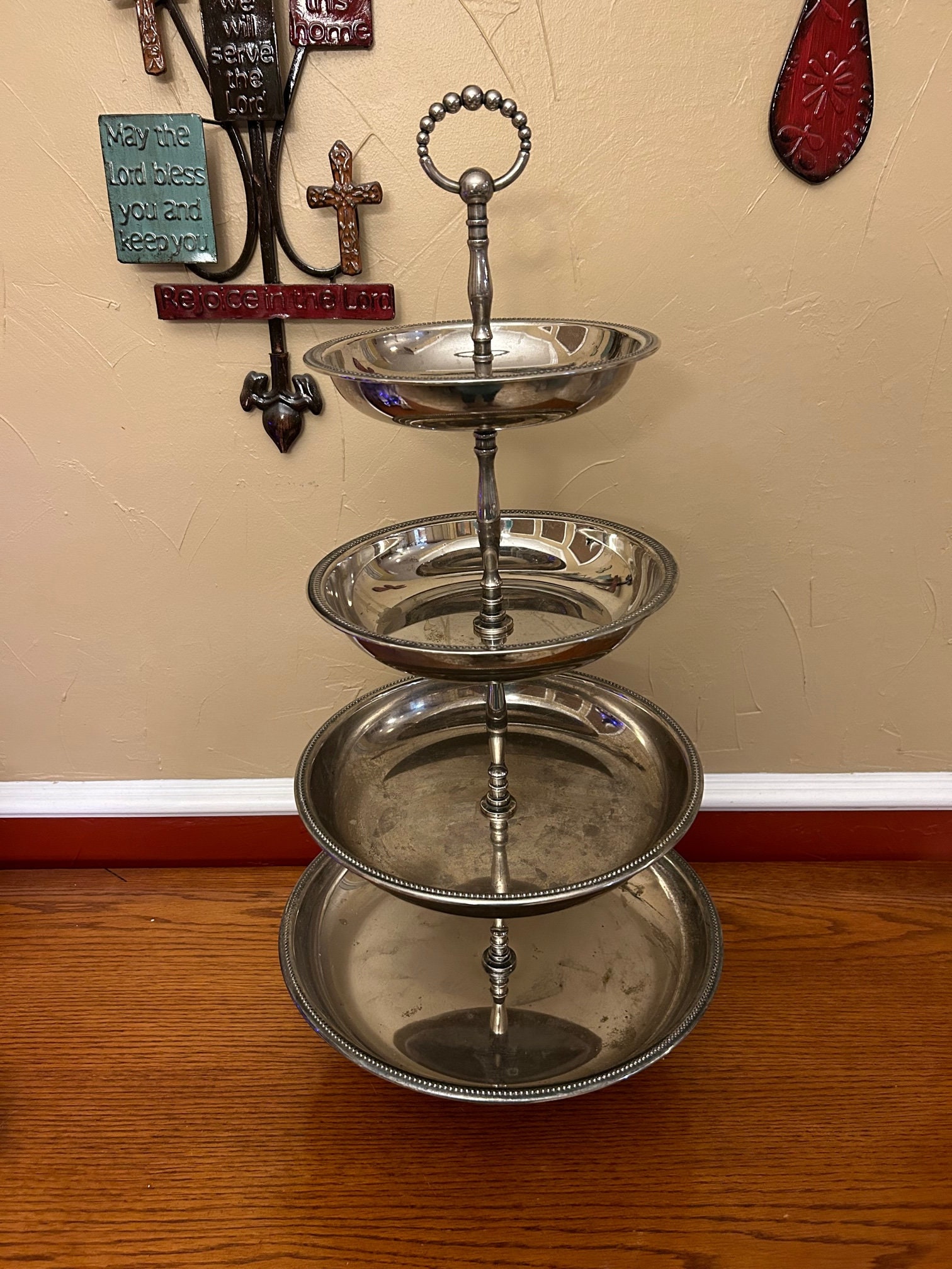 Aluminum tiered plate Server (LOR) Aluminum tiered plate Server (LOR)