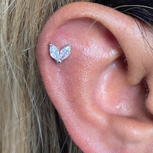 18 Gauge silver Two Leaf Helix Piercing, Dainty CZ Earring, Cartilage Earrings, Targus Studs, Lobe Piercing, Leaf Piercing, Gift for her