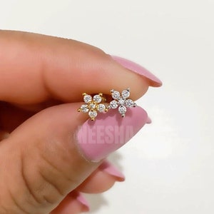 1pc Small Flower Tragus Stud, Nose Stud, Tiny Flower Barbell Cartilage Piercing, Conch Flower Studs, Stainless Silver / Gold 20Gauge Earring