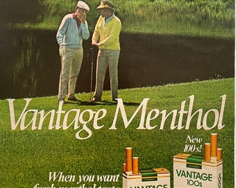 Anuncio de cigarrillos mentolados Vantage, hombres en un campo de golf, publicidad antigua para fumadores