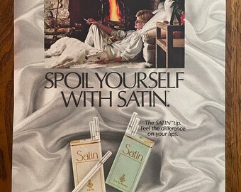Vintage 1984 Impresión de anuncios de cigarrillos satinados con mujer y perro, publicidad de cigarrillos para mujeres
