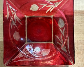 Cenicero vintage, cenicero retro rojo rubí, diseño floral grabado, decoración de bar para el hogar, efímera coleccionable para fumadores