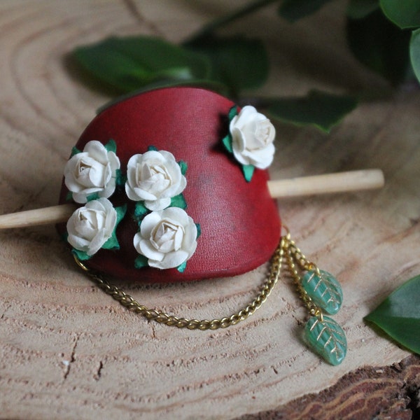 Frühlingsfarben RED AND WHITE with little leafs flower hair pin by Molaris