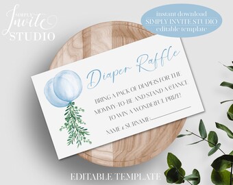 Op de afbeelding: Een witte kaart met blauwe aquarelballonnen en groene bladeren. De kaart zegt "Diaper Raffle" en "Breng een pak luiers voor de aanstaande mama mee en maak kans op een prachtige prijs!" Er is een regel waar de gast zijn naam en achternaam kan invullen.