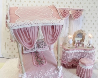 Dollhouse Canopy Bed  Set  1"  4 Pc.... Ladies  Fancy   Pink   Artisan OOAK  Ruthellens