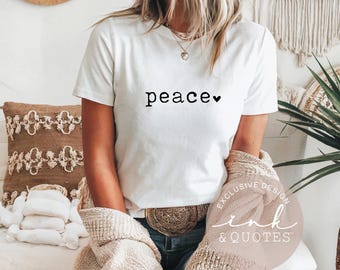 Chemise Peace : T-shirt en toile Bella avec police machine à écrire minimaliste