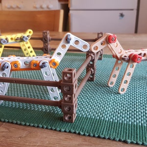 STEMFIE - Two Toy Horses and Fence (kit)
