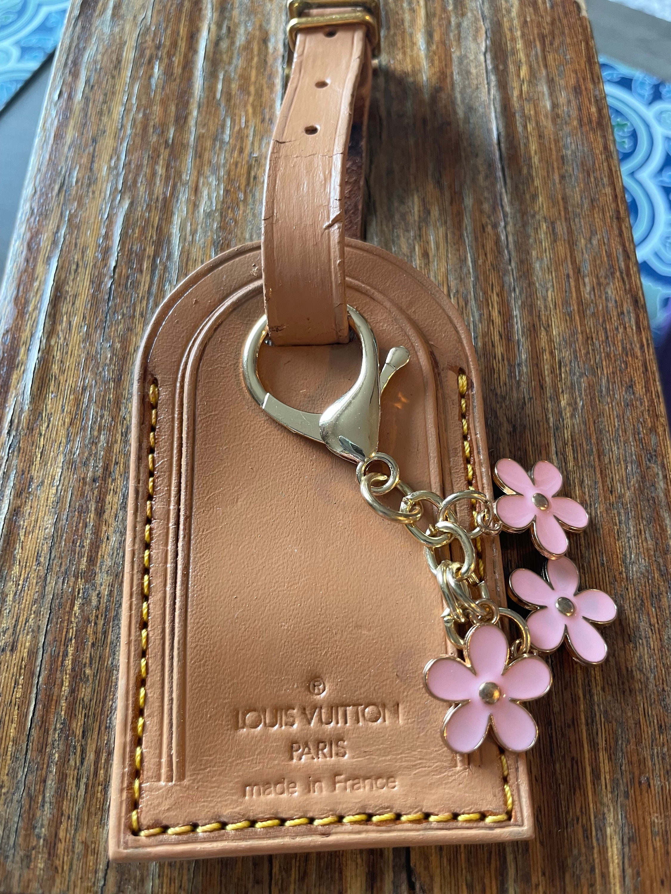 Louis Vuitton Large size vacchetta luggage tag hot stamped Austin guitar  pink foil Beige Leather ref.208217 - Joli Closet