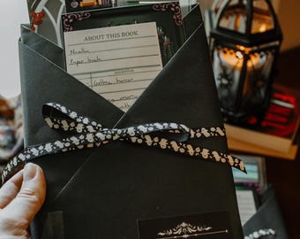 Édition spéciale nouvelles d'horreur ! Rendez-vous à l'aveugle avec un livre | Cadeaux pour les amoureux des livres | Coffret mystère de papeterie et de livres
