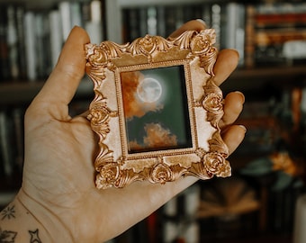 Luna llena de otoño / Miniatura dorada de pintura enmarcada estilo antiguo / Mini lámina magnética