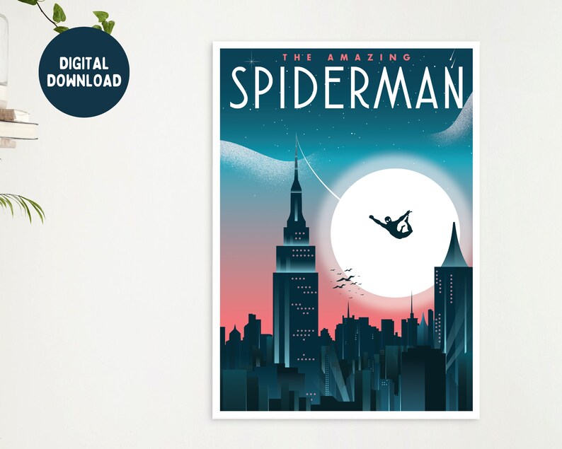 K&ouml;nnte beinhalten: Digitaler Download-Poster mit einer stilisierten Stadtlandschaft mit dem Text "THE AMAZING SPIDERMAN". Das Kunstwerk zeigt eine Silhouette, die vor einem gro&szlig;en Mond schwingt, mit einem t&uuml;rkis-rosa Farbverlaufshimmel.