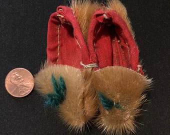 Rare Hand Made Vintage Tiny American Indian Mocassins. Red Fox