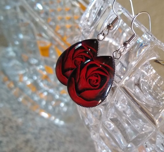 Single Red Rose Glass Statement Earrings Attractive Floral Themed Perfect Gift Jewelry for Artists And Nature Lovers